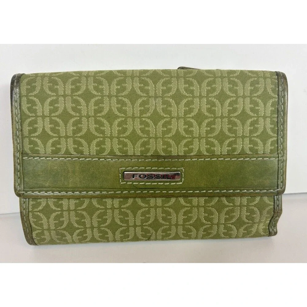 Fossil Trifold Wallet Ladies Green Genuine Leather Snap Close 6” X 4”